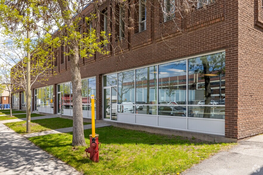 1380-1420 Rue Chabanel O, Montréal, QC à louer - Photo de l’immeuble – Image 3 sur 5