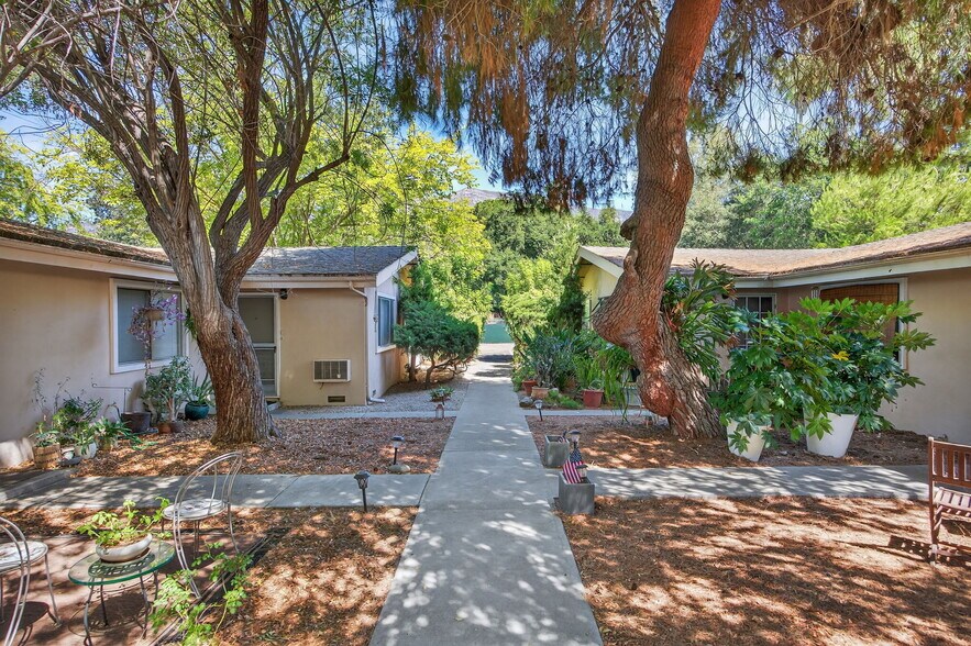 601 Grand Ave, Ojai, CA à vendre - Photo de l’immeuble – Image 2 sur 11