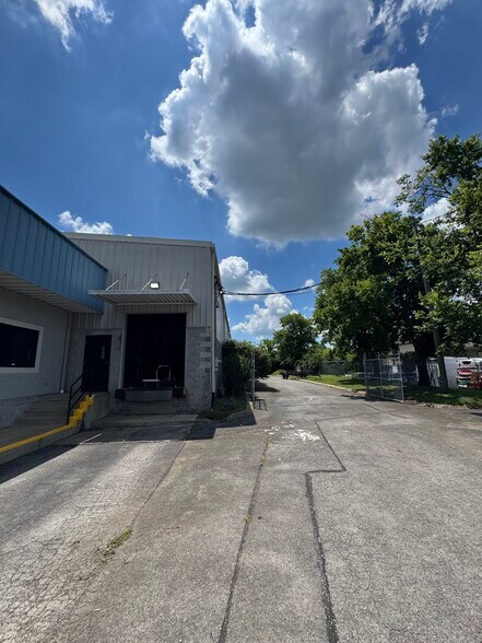 1247 Northgate Business Pky, Madison, TN à vendre - Photo de l’immeuble – Image 2 sur 7