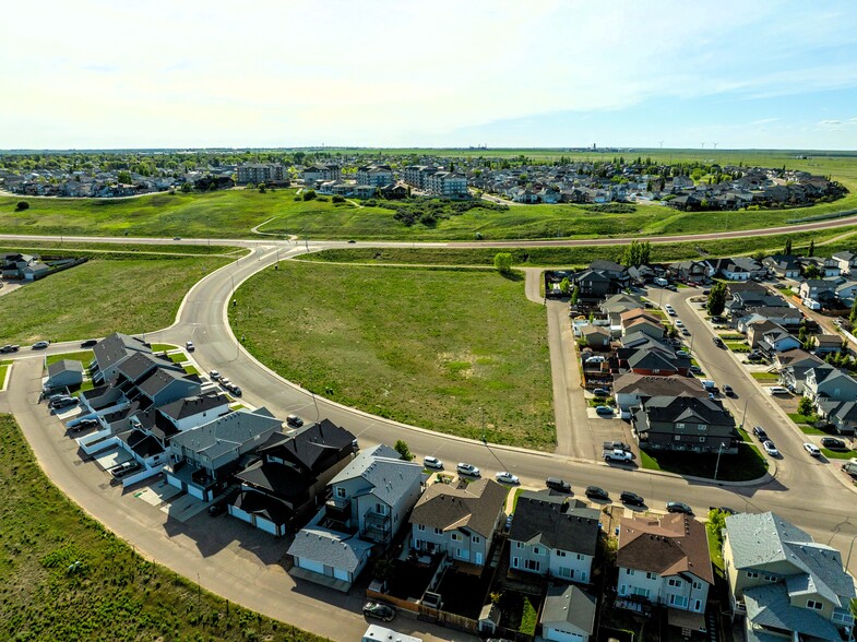 48 Ranchlands Boulevard Northeast, Medicine Hat, AB à vendre - Aérien – Image 2 sur 7