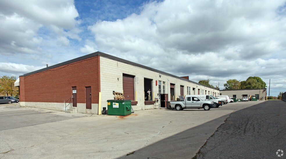 391 Marwood Dr, Oshawa, ON à louer - Photo de l’immeuble – Image 2 sur 2