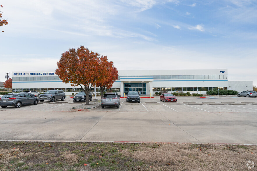 701 E Rendon Crowley Rd, Burleson, TX à louer - Photo de l’immeuble – Image 3 sur 28