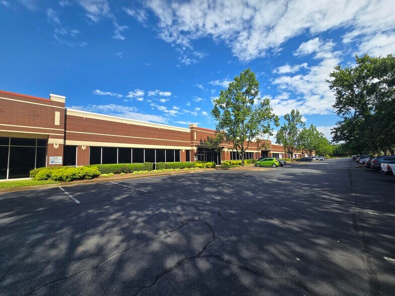 10700 Abbotts Bridge Rd, Johns Creek, GA à louer - Photo de l’immeuble – Image 1 sur 37
