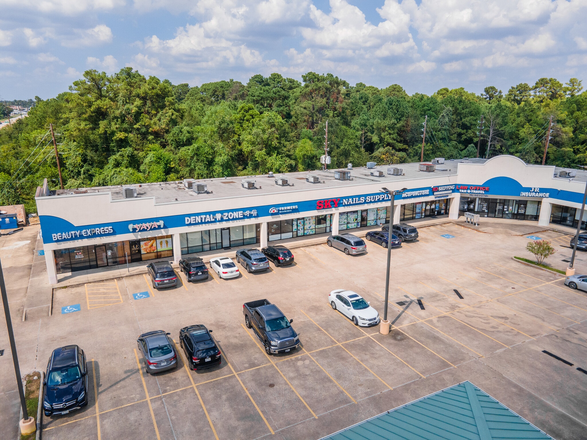 13490 Veterans Memorial Dr, Houston, TX à louer Photo de l’immeuble– Image 1 sur 8