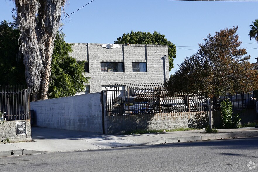 18419 Napa St, Northridge, CA à vendre - Photo de l’immeuble – Image 2 sur 4
