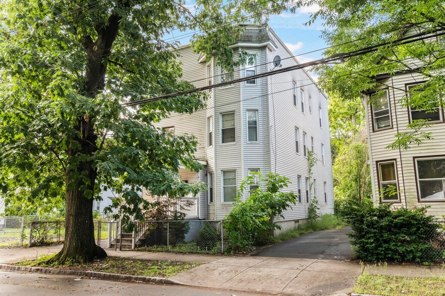 14 Bassett St, New Haven, CT à vendre - Photo principale – Image 1 sur 1