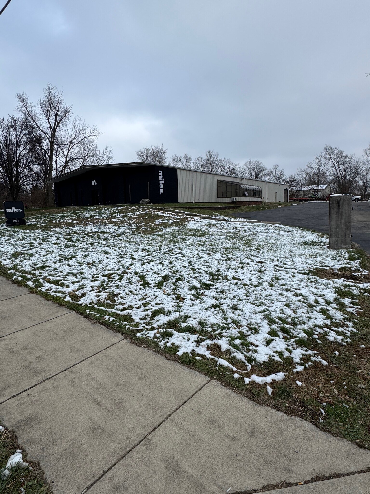 7032 N Dixie Dr, Dayton, OH à louer Photo de l’immeuble– Image 1 sur 27