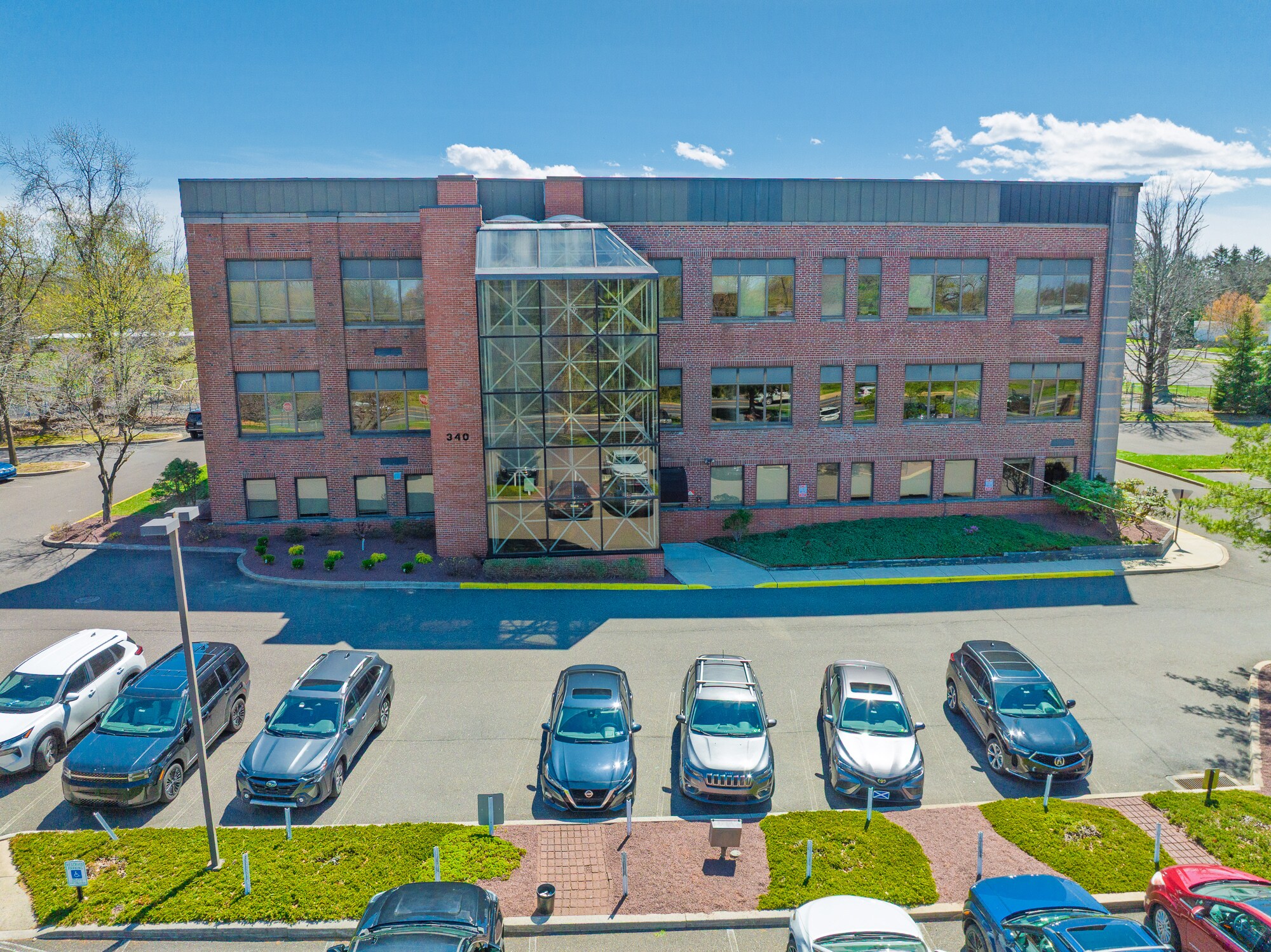 340 E Maple Ave, Langhorne, PA à louer Photo principale– Image 1 sur 9