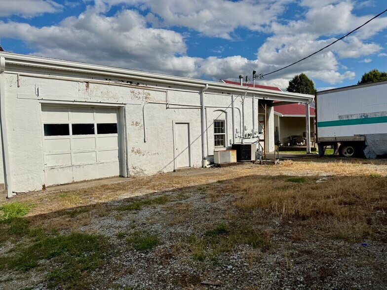 305 Main St, Shirley, IN à vendre - Photo de l’immeuble – Image 2 sur 18