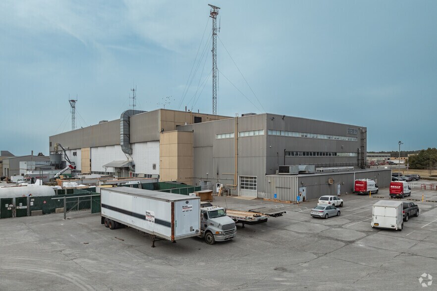 901-931 Burman Blvd, Calverton, NY à louer - Photo de l’immeuble – Image 2 sur 5