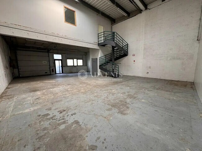 Plus de détails pour Local d'activités à louer