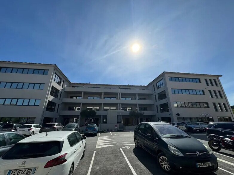 Bureau dans Aubagne à louer - Photo de l’immeuble – Image 3 sur 7