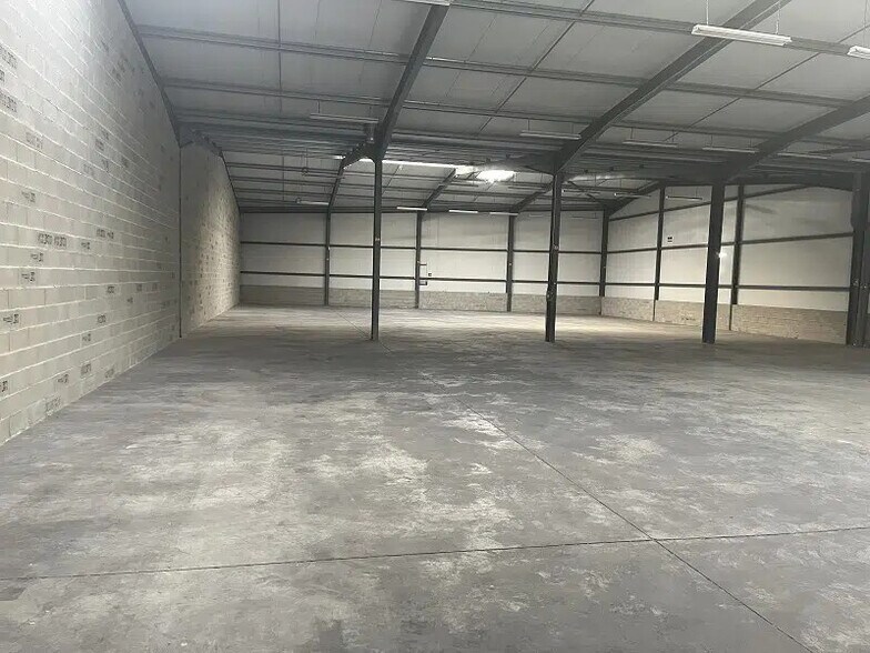 Local d’activités dans Saint-Alban à louer - Photo intérieure – Image 2 sur 16