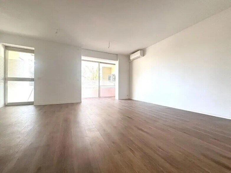 Local commercial dans Cagnes-sur-Mer à louer - Photo intérieure – Image 3 sur 10
