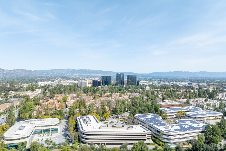 21900 Burbank, Woodland Hills, CA à louer - Photo de l’immeuble – Image 3 sur 27