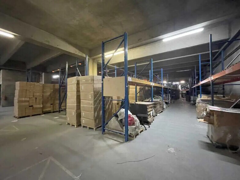 Local d’activités dans Ivry-sur-Seine à louer - Photo de l’immeuble – Image 3 sur 4