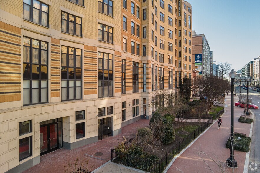 400 Massachusetts Ave NW, Washington, DC à vendre - Photo de l’immeuble – Image 2 sur 4