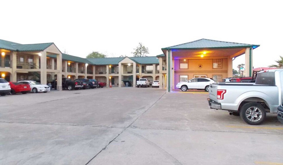 207 US Highway 77 S, Hallettsville, TX à vendre - Photo de l’immeuble – Image 3 sur 44