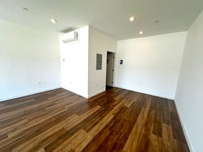 13039 San Fernando Rd, Sylmar, CA à louer Photo intérieure– Image 2 sur 3