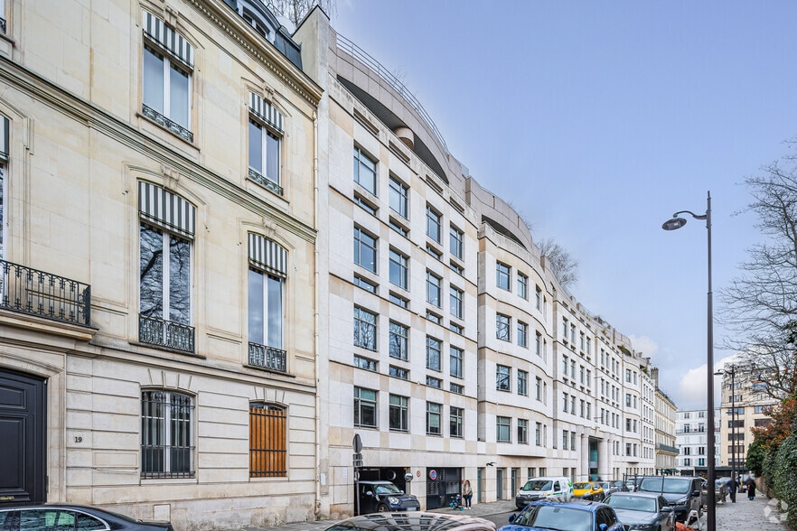 21 Rue Balzac, Paris à louer - Photo principale – Image 1 sur 11