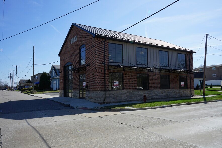 402 S Elmwood Ave, Medina, OH à vendre - Photo de l’immeuble – Image 2 sur 18
