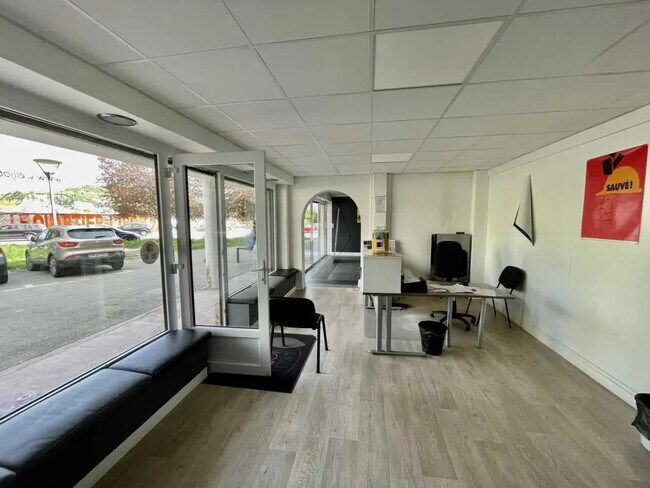 Plus de détails pour Local commercial à vendre