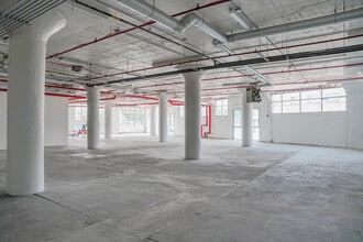 4818 Van Dam St, Long Island City, NY à louer Photo intérieure– Image 1 sur 12