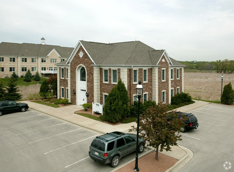 15350 W Capitol Dr, Brookfield, WI à vendre - Photo principale – Image 1 sur 3