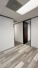 10101 Southwest Freeway, Houston, TX à louer - Vidéo sur l’annonce professionnelle