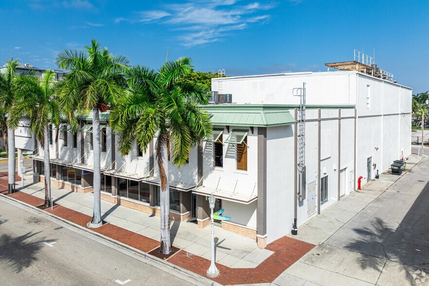 2401 1st St, Fort Myers, FL à louer - Photo de l’immeuble – Image 3 sur 16