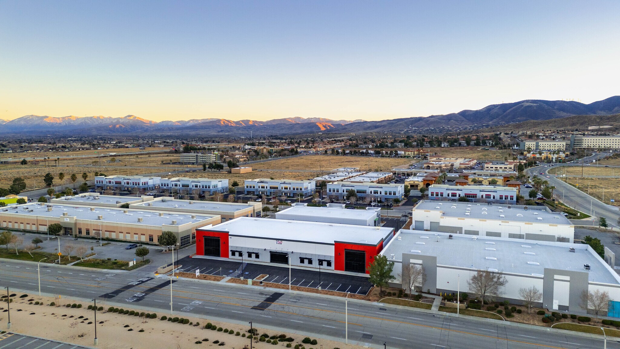 632 Auto Center Dr, Palmdale, CA à vendre Photo de l’immeuble– Image 1 sur 15