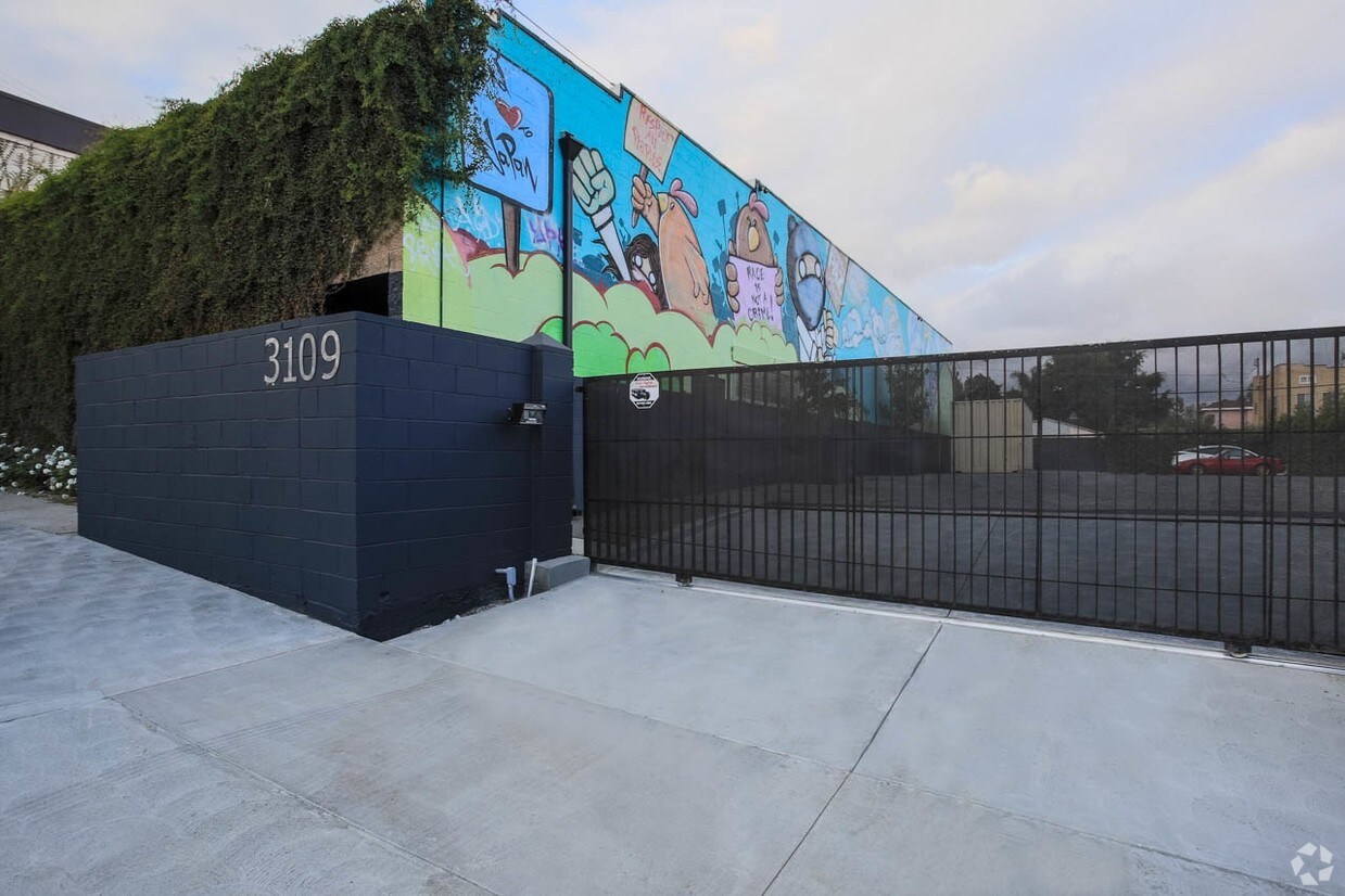 3109-3117 W Temple St, Los Angeles, CA à louer Photo principale– Image 1 sur 20