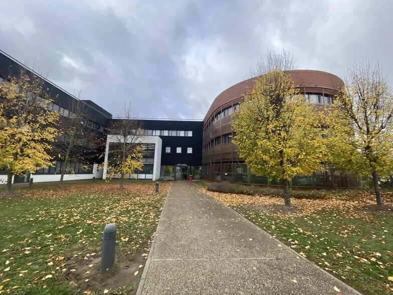 Bureau dans Buchelay à louer - Photo de l’immeuble – Image 1 sur 7