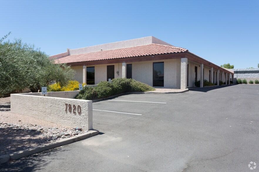 7820 E Gelding Dr, Scottsdale, AZ à louer - Photo de l’immeuble – Image 2 sur 3