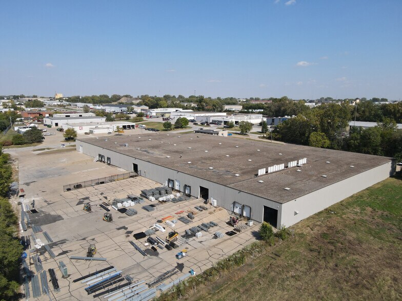 1675 NE 51st Ave, Des Moines, IA à louer - Photo de l’immeuble – Image 3 sur 6