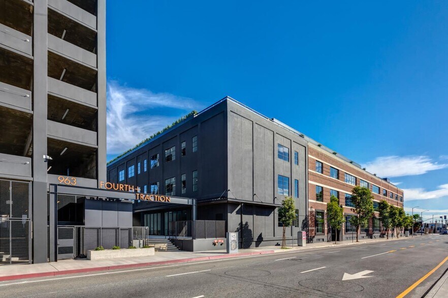 963 E 4th St, Los Angeles, CA à louer - Photo de l’immeuble – Image 2 sur 3