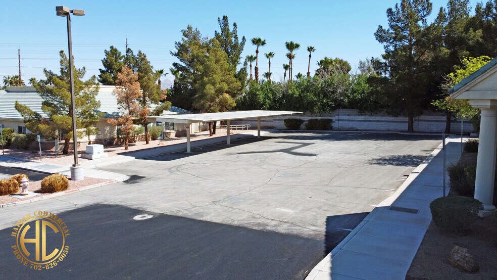 3515 E Harmon Ave, Las Vegas, NV à louer - Photo de l’immeuble – Image 3 sur 9
