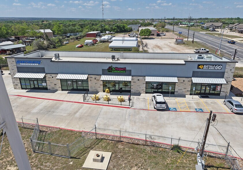 14125 W State Highway 29, Liberty Hill, TX à louer - Photo de l’immeuble – Image 2 sur 6