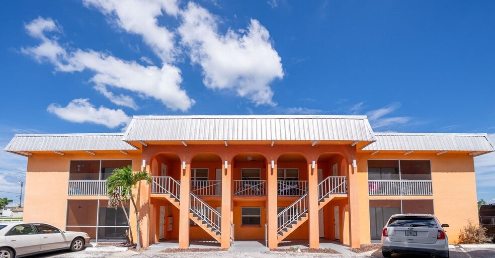 18205 Gulf Blvd, Redington Shores, FL à vendre - Photo de l’immeuble – Image 2 sur 11