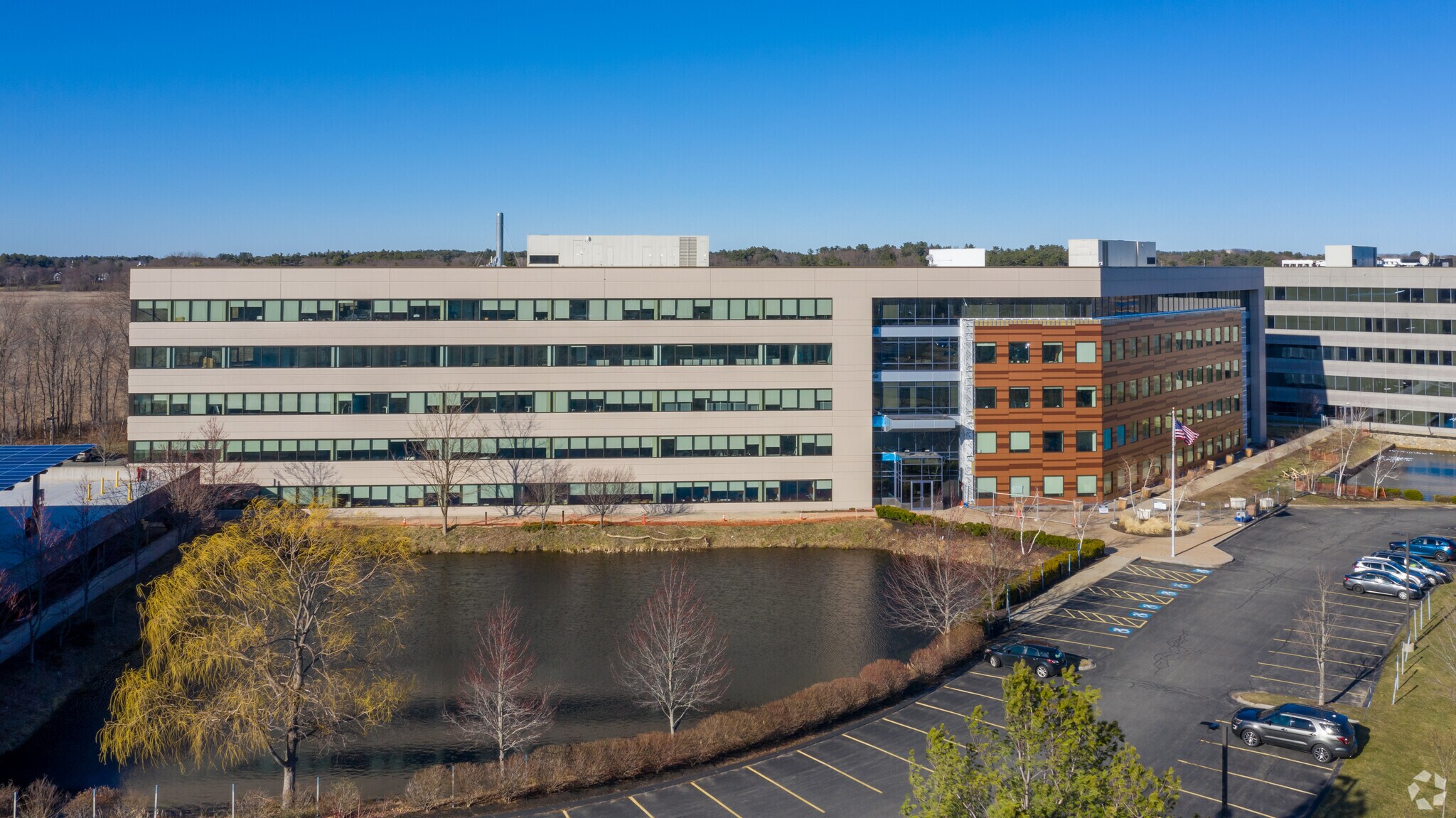 701 Edgewater Dr, Wakefield, MA à louer Photo principale– Image 1 sur 18