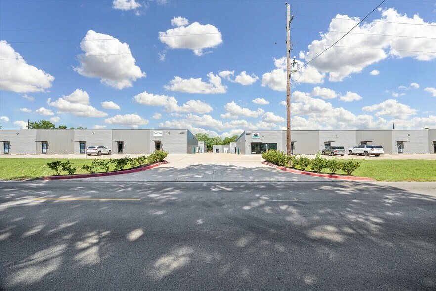 22215 Mueschke Rd, Tomball, TX à louer - Photo de l’immeuble – Image 2 sur 24