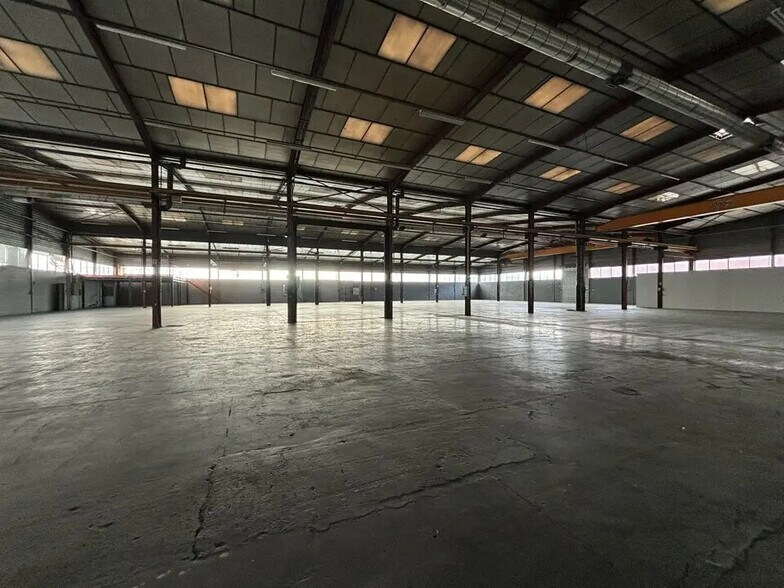 Local d’activités dans Vaulx-en-Velin à louer - Photo de l’immeuble – Image 2 sur 12