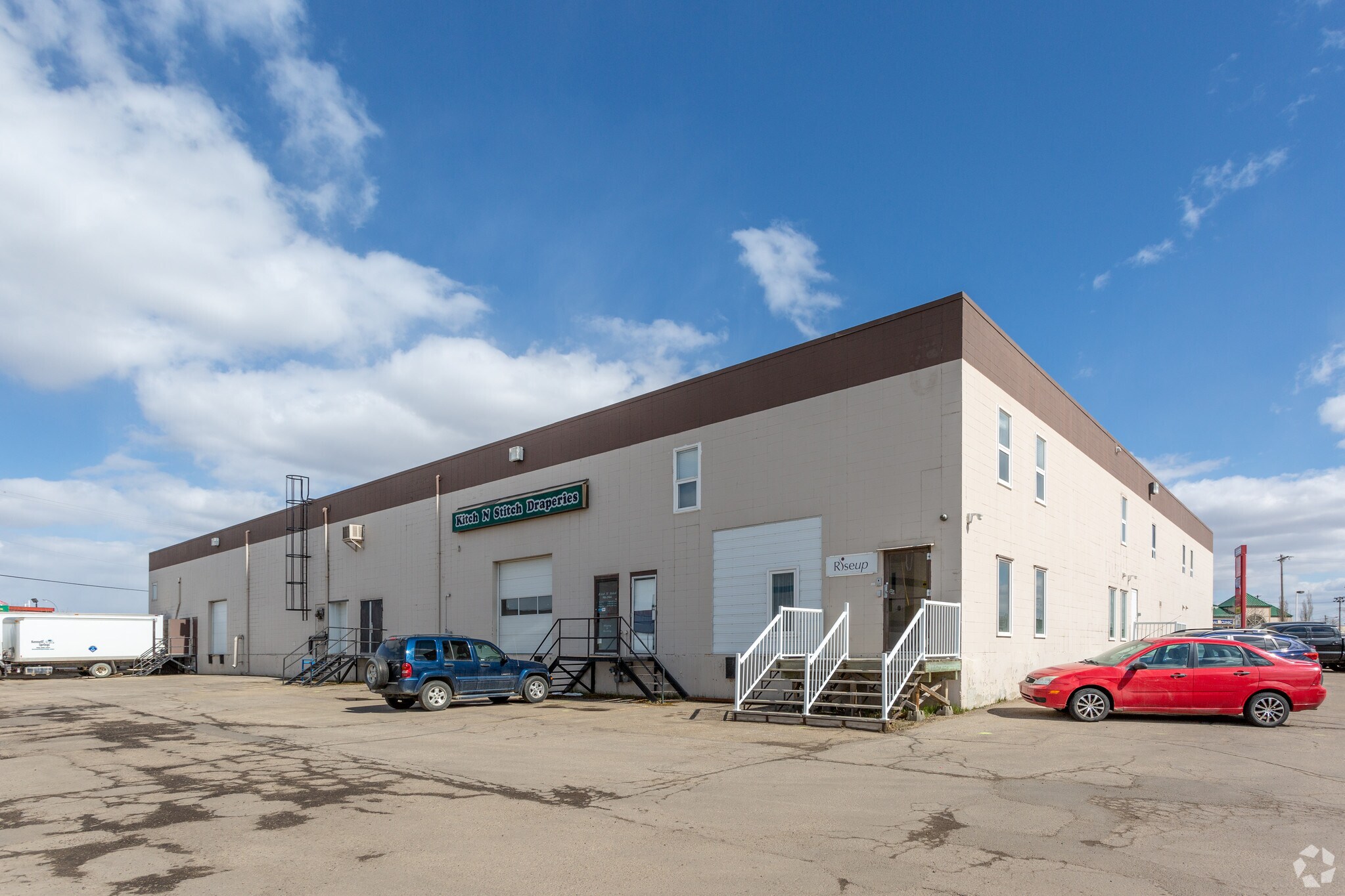 5908 50th St, Leduc, AB à louer Photo principale– Image 1 sur 5