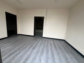 2612 S Croddy Way, Santa Ana, CA à louer Photo de l’immeuble– Image 1 sur 2
