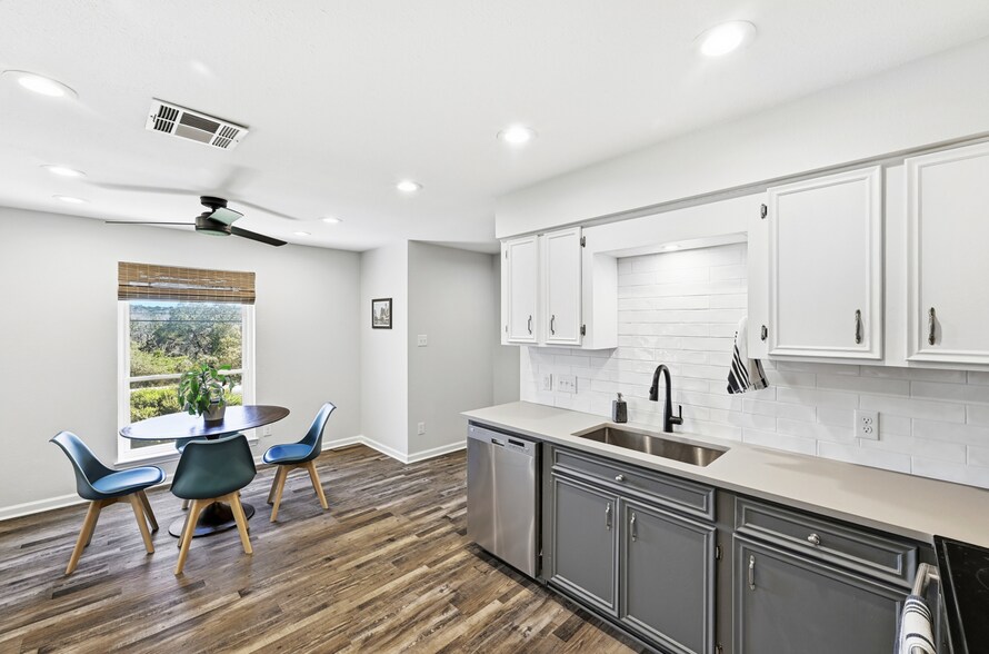 900 N Cuernavaca Dr, Austin, TX à louer - Photo de l’immeuble – Image 2 sur 9