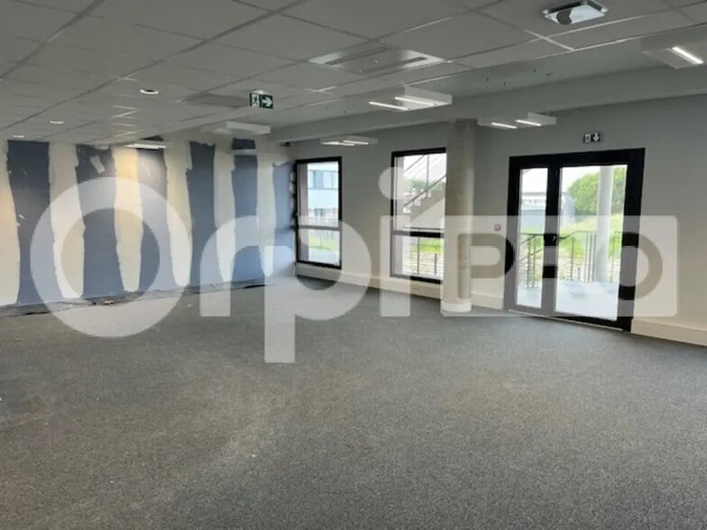 Bureau dans Périgny à louer - Photo de l’immeuble – Image 3 sur 3