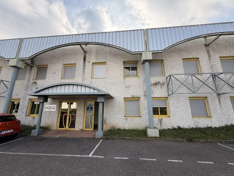 Local d'activités dans Genas à vendre - Photo de l’immeuble – Image 1 sur 11