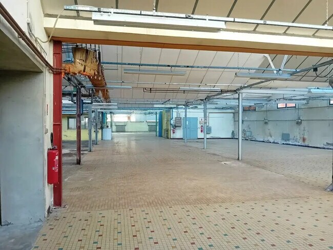 Plus de détails pour Local d'activités à louer