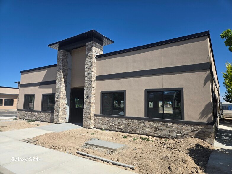 1143 12th Ave Rd, Nampa, ID à louer - Photo de l’immeuble – Image 2 sur 3