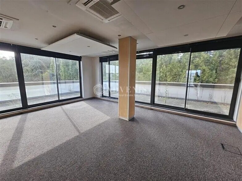 Bureau dans Rosny-sous-Bois à louer - Photo de l’immeuble – Image 1 sur 11
